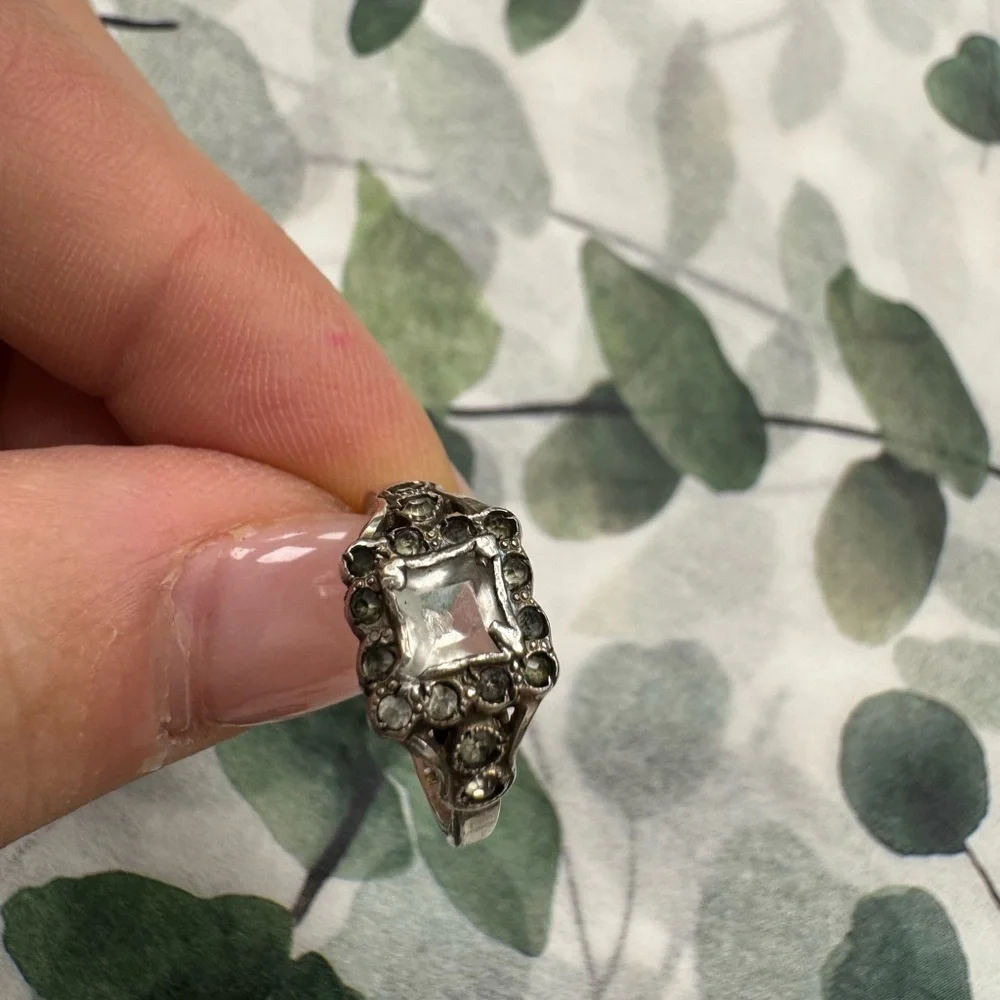 Elegant Antique Sterling Silver Ring with Clear Gemstones Size 6.75 2.3g